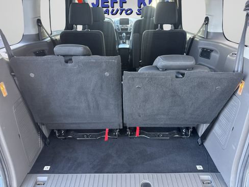 Used 2022 Ford Transit Connect XLT image 9
