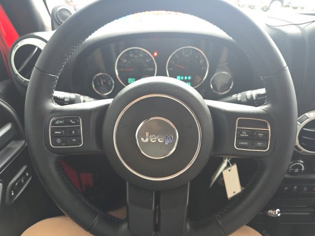 Used 2014 Jeep Wrangler Unlimited Sahara w/ Connectivity Group AWD/4WD image 21