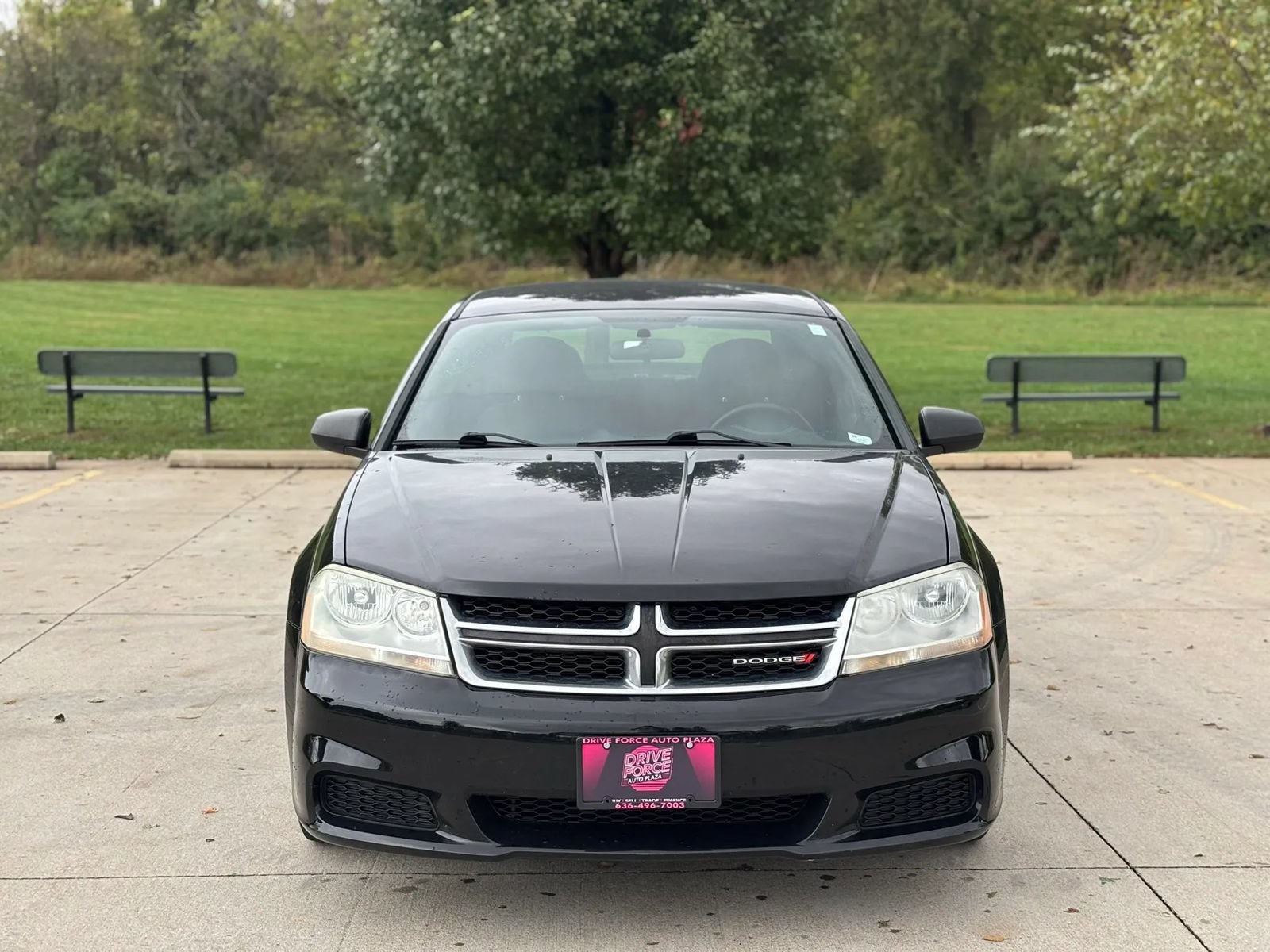 Used 2012 Dodge Avenger SXT FWD image 2