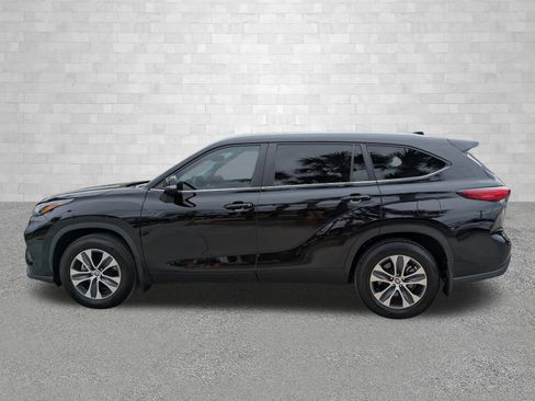 Used 2023 Toyota Highlander XLE image 7