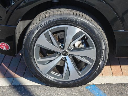 Certified 2024 Audi Q8 e-tron Premium Plus image 10