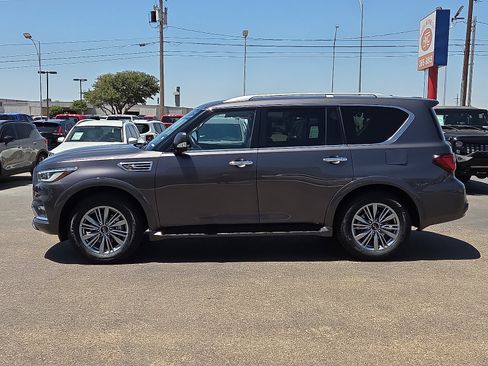 Used 2024 INFINITI QX80 Luxe RWD image 2