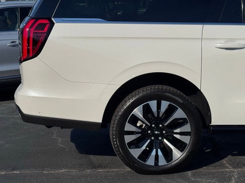 Used 2025 Ford Expedition Max Platinum w/ Driver's Package image 9