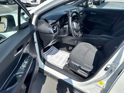 Used 2018 Toyota C-HR XLE FWD image 10