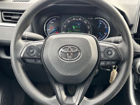 Used 2025 Toyota RAV4 LE image 27