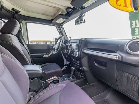 Used 2013 Jeep Wrangler Unlimited Sahara AWD/4WD image 20