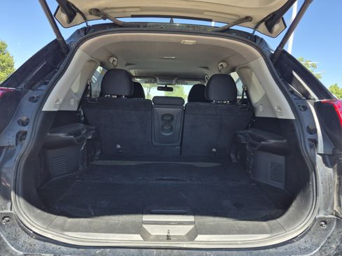 Used 2017 Nissan Rogue SV w/ SV Premium Package FWD image 19