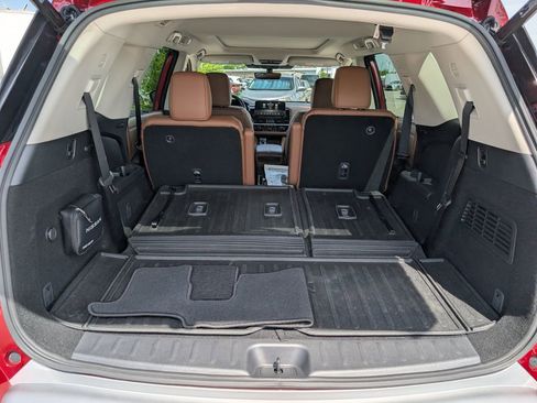Used 2024 Nissan Pathfinder Platinum AWD/4WD image 15
