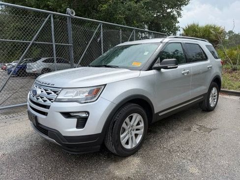 Used 2019 Ford Explorer XLT w/ Equipment Group 201A AWD/4WD image 6