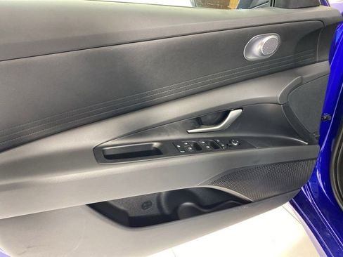 Used 2025 Hyundai Elantra Hybrid FWD image 14