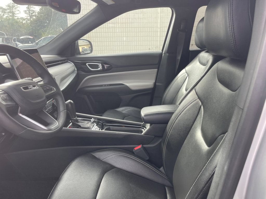 Used 2025 Jeep Compass Limited AWD/4WD image 12