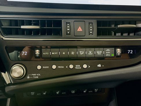 Certified 2023 Lexus ES 350 Luxury w/ Accessory Package (Z2) image 17