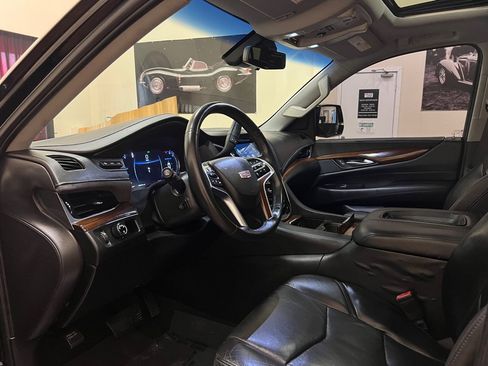 Used 2018 Cadillac Escalade Luxury RWD image 13