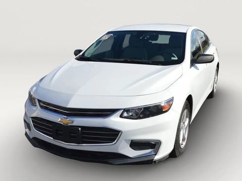 Used 2017 Chevrolet Malibu LS image 2
