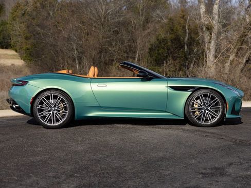 Used 2025 Aston Martin DB12 Volante image 10