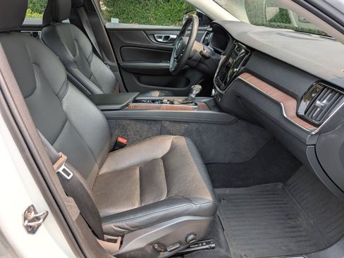 Used 2021 Volvo S60 T5 Momentum w/ Advanced Package AWD/4WD image 17