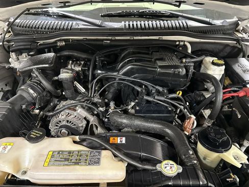 Used 2010 Ford Explorer Limited image 26