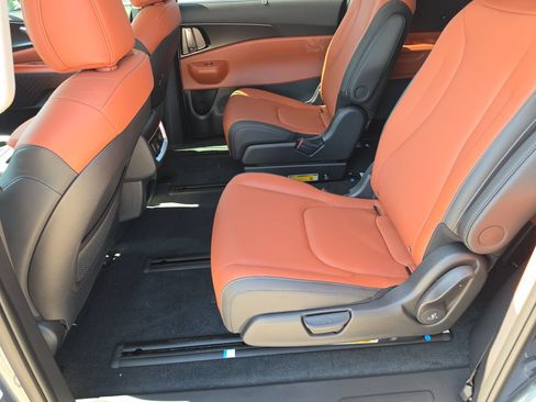 New 2027 Kia Carnival SX w/ Dark Edition Package FWD image 17
