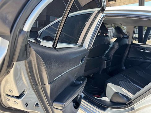 Used 2020 Toyota Camry SE FWD image 6