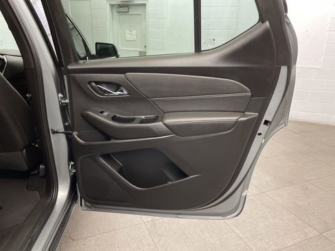 Used 2023 Chevrolet Traverse Premier image 33