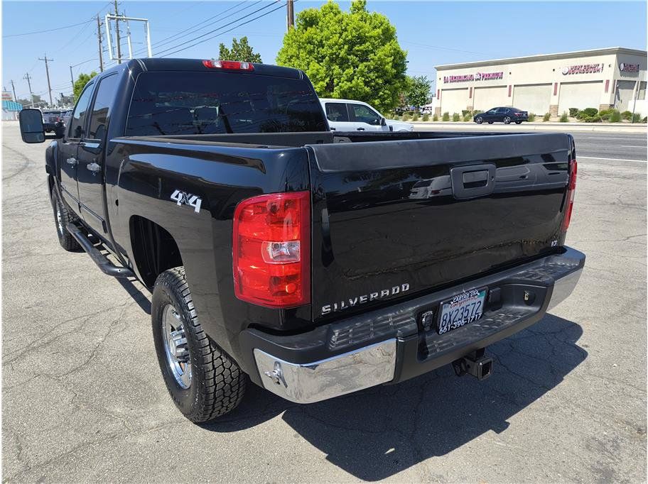 Used 2010 Chevrolet Silverado 2500 LT w/ Interior Plus Package AWD/4WD image 16