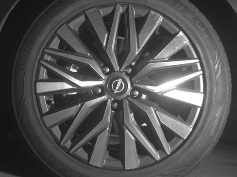 Used 2025 Nissan Altima 2.5 SV FWD image 12