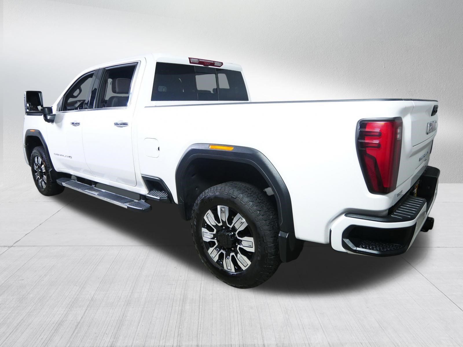 Used 2024 GMC Sierra 2500 Denali w/ Denali Reserve Package AWD/4WD image 5