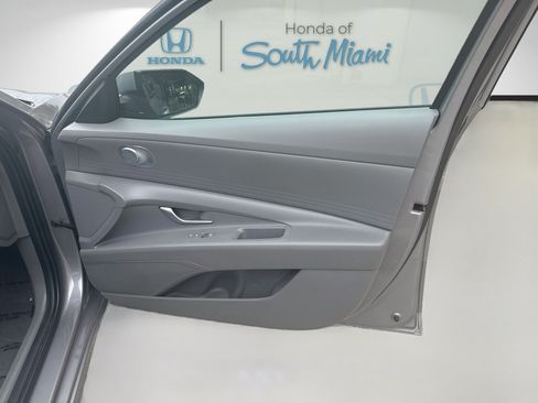 Used 2024 Hyundai Elantra SE FWD image 32
