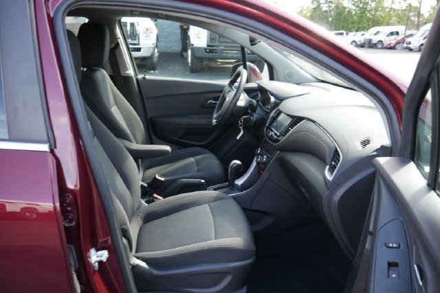 Used 2017 Chevrolet Trax LT FWD image 23