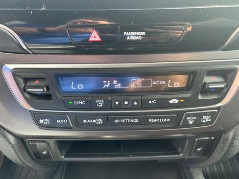Used 2022 Honda Pilot Sport image 18