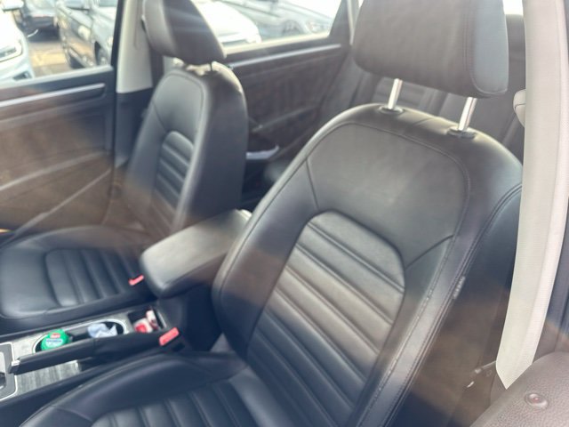 Used 2018 Volkswagen Passat 2.0T SEL Premium FWD image 11