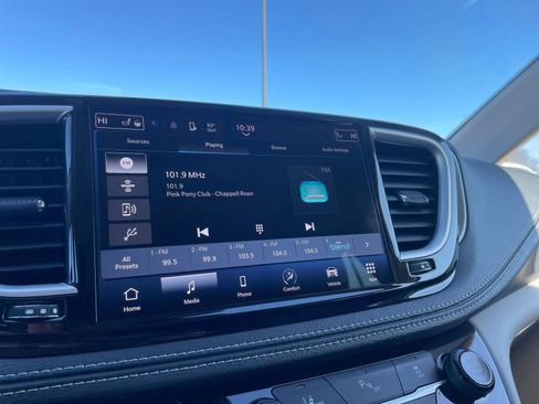 Used 2023 Chrysler Pacifica Touring-L image 20