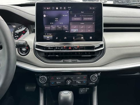 Used 2024 Jeep Compass Limited image 25