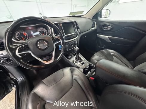 Used 2018 Jeep Cherokee Trailhawk w/ Cold Weather Group AWD/4WD image 14