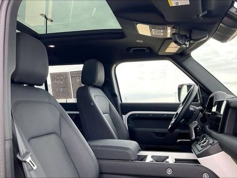 Used 2025 Land Rover Defender 110 S image 27