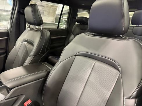 New 2025 Jeep Grand Cherokee Limited w/ Luxury Tech Group II image 26