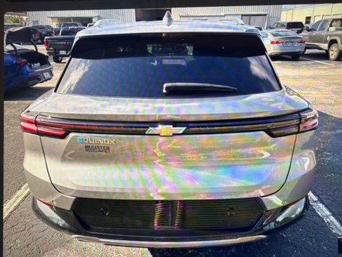 Used 2024 Chevrolet Equinox EV LT FWD image 4