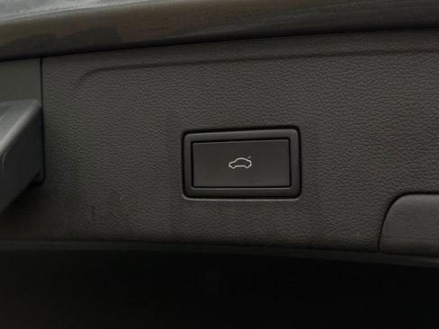 Used 2022 Volkswagen Atlas Cross Sport SE image 31