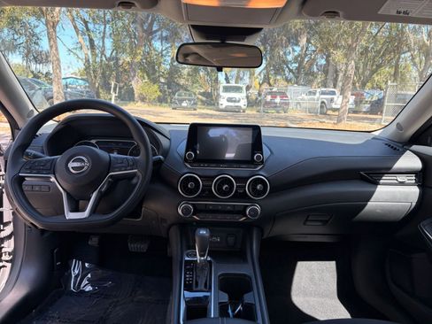 Used 2025 Nissan Sentra SV image 29