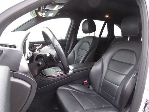 Used 2022 Mercedes-Benz GLC 300 4MATIC image 10