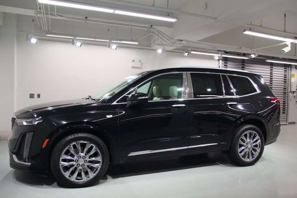 Used 2022 Cadillac XT6 Premium Luxury w/ Technology Package AWD/4WD image 3