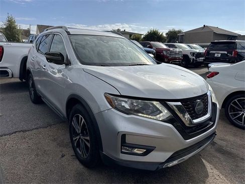 Used 2018 Nissan Rogue SL image 4