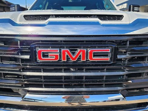 New 2026 GMC Sierra 2500 Pro w/ Convenience Package image 9