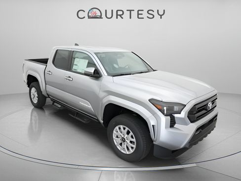 Certified 2026 Toyota Tacoma SR5 AWD/4WD image 18