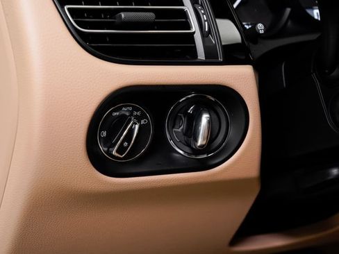Certified 2026 Porsche Macan AWD/4WD image 12