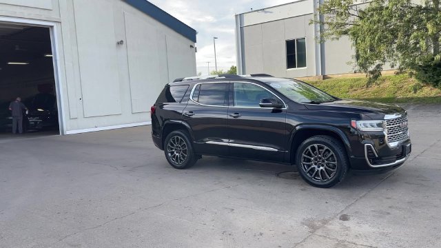 Used 2023 GMC Acadia Denali w/ Black Diamond Edition FWD image 2
