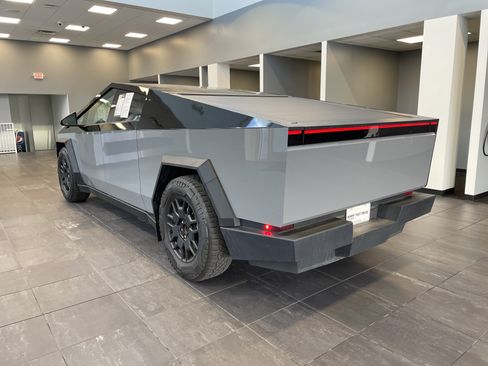 Used 2024 Tesla Cybertruck Cyberbeast AWD/4WD image 8