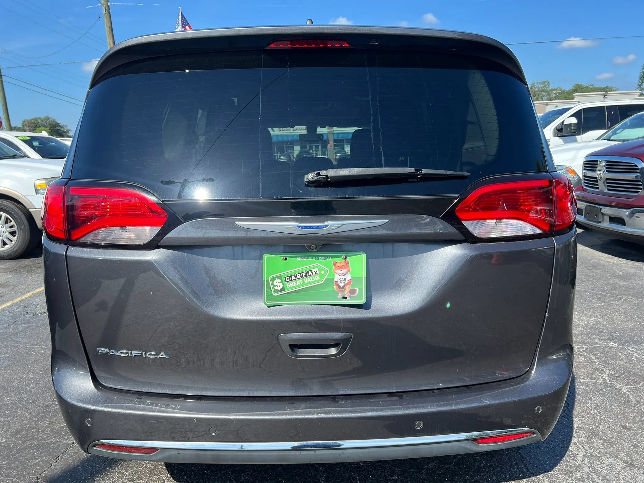 Used 2018 Chrysler Pacifica Touring-L FWD image 6