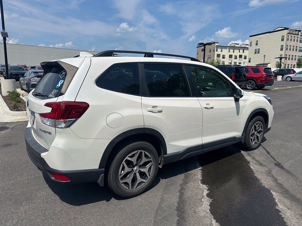 Used 2019 Subaru Forester Premium AWD/4WD image 3