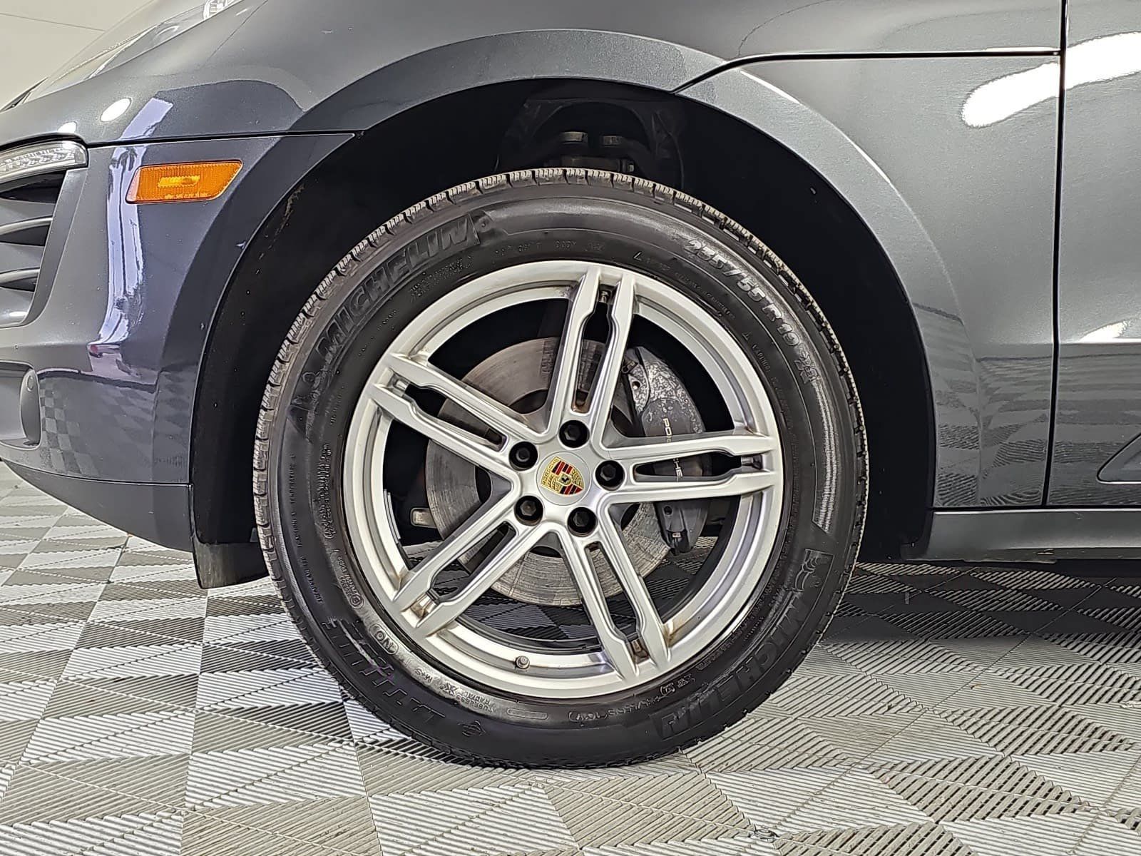Used 2018 Porsche Macan w/ Premium Package Plus AWD/4WD image 9